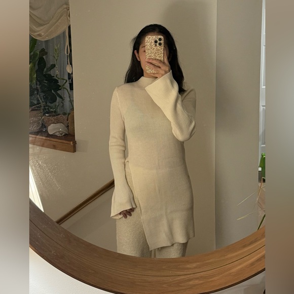 New! 100% wool creamy white wide-sleeves split sweater - Picture 2 of 9